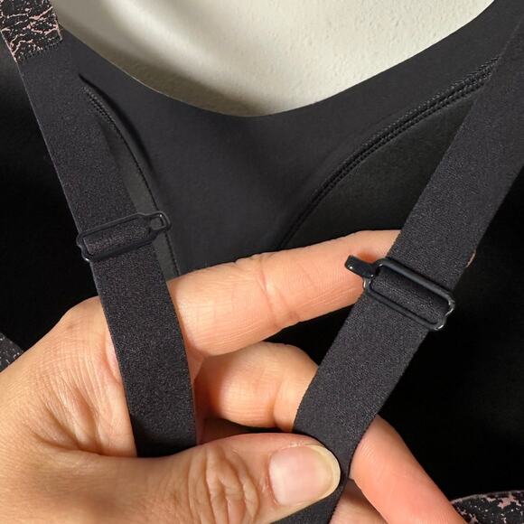 Lululemon Athletica Black Rose Fine Form Adjustable Strap Sports Bra Women's 34C - Picture 8 of 9